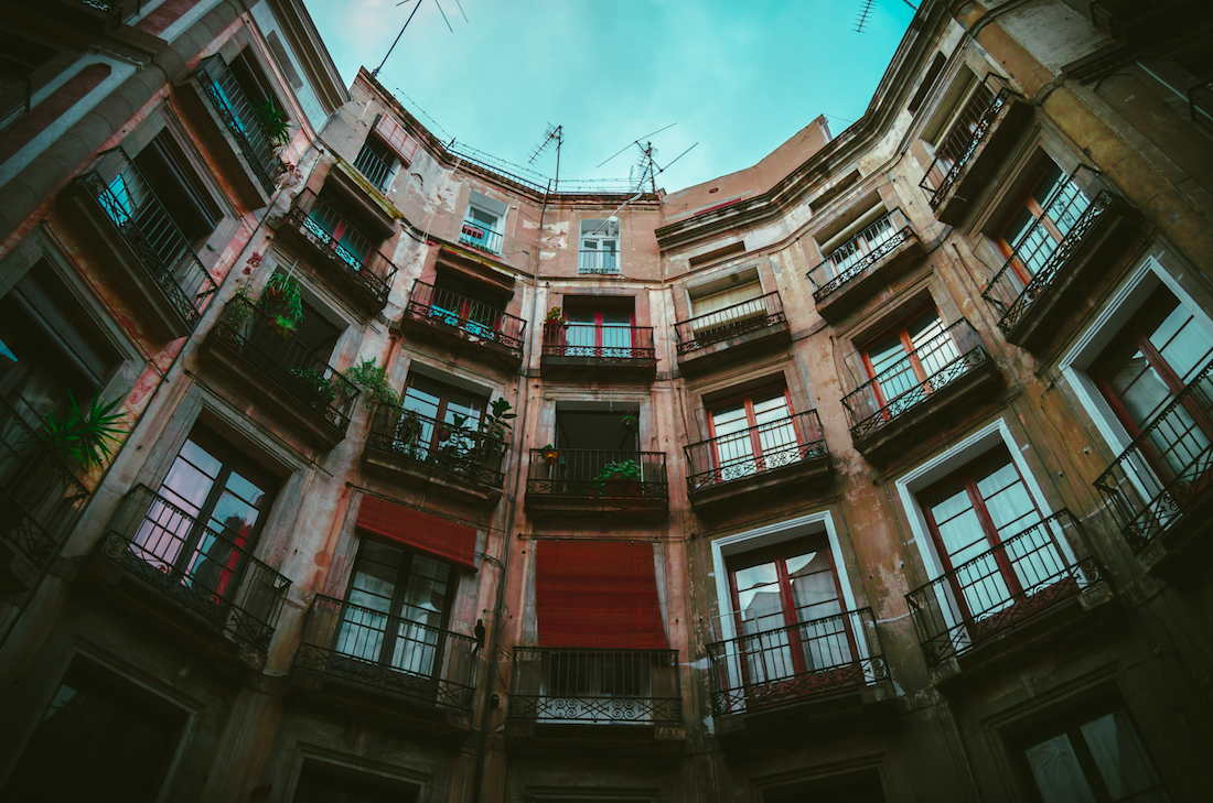Barcelona obre una nova convocatòria d'ajuts per a la rehabilitació d'edificis i la instal·lació d'ascensors.