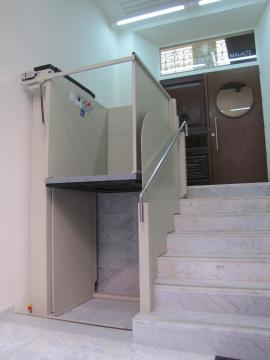 Elevador vertical de curt recurregut