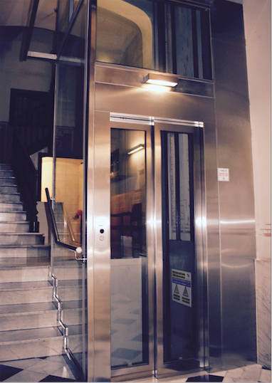 Instalaci�n de un ascensor en la Gran Via de Barcelona Asmon